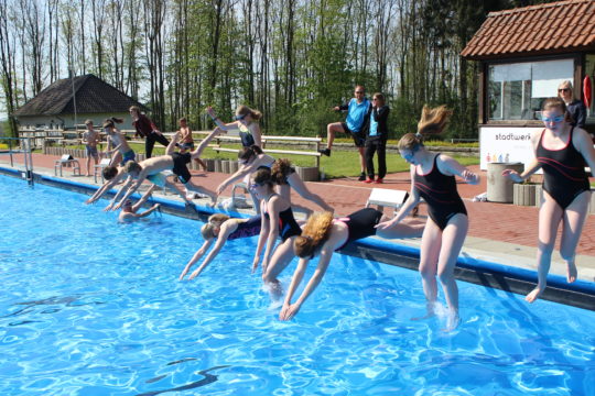 Artikelfoto zum Artikel Es geht wieder los: Anschwimmen im Bergfreibad